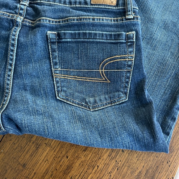 American Eagle Favorite Boyfriend Boot Cut Jeans. EUC. Size 8 - Picture 12 of 16